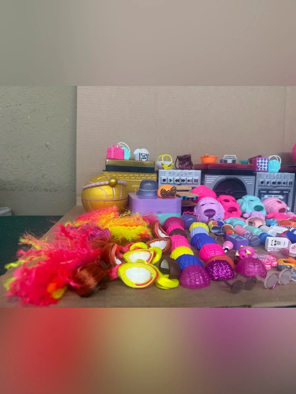 Awesome!!  L.O.L. Surprise! Dolls & Accessories Bulk !!!!
